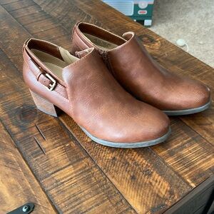 Soul Naturalizer size 7.5 Women’s brown booties. Like new.